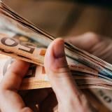 Каква е разликата между основна и брутна работна заплата?