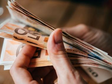 Каква е разликата между основна и брутна работна заплата?