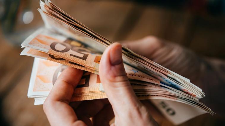 Каква е разликата между основна и брутна работна заплата?