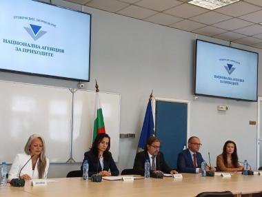 „Постоянен контрол“: Регулаторите глобиха търговците с €3 млн. заради еврото