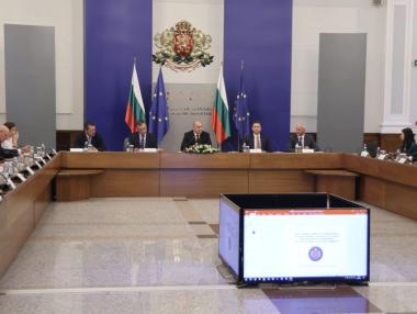 Радев очаква България скоро да излезе от „позорния“ списък за пране на пари