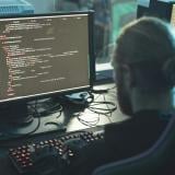 Защо изкуственият интелект прави основните умения в програмирането още по-важни