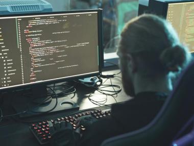 Защо изкуственият интелект прави основните умения в програмирането още по-важни