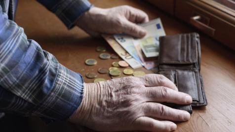 Разходите само за пенсии надхвърлят с много общите приходи на системата (Графика)