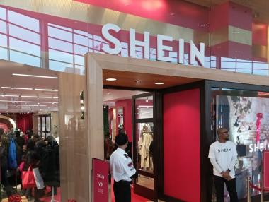Акциите на Shein потънаха при борсовия ѝ дебют