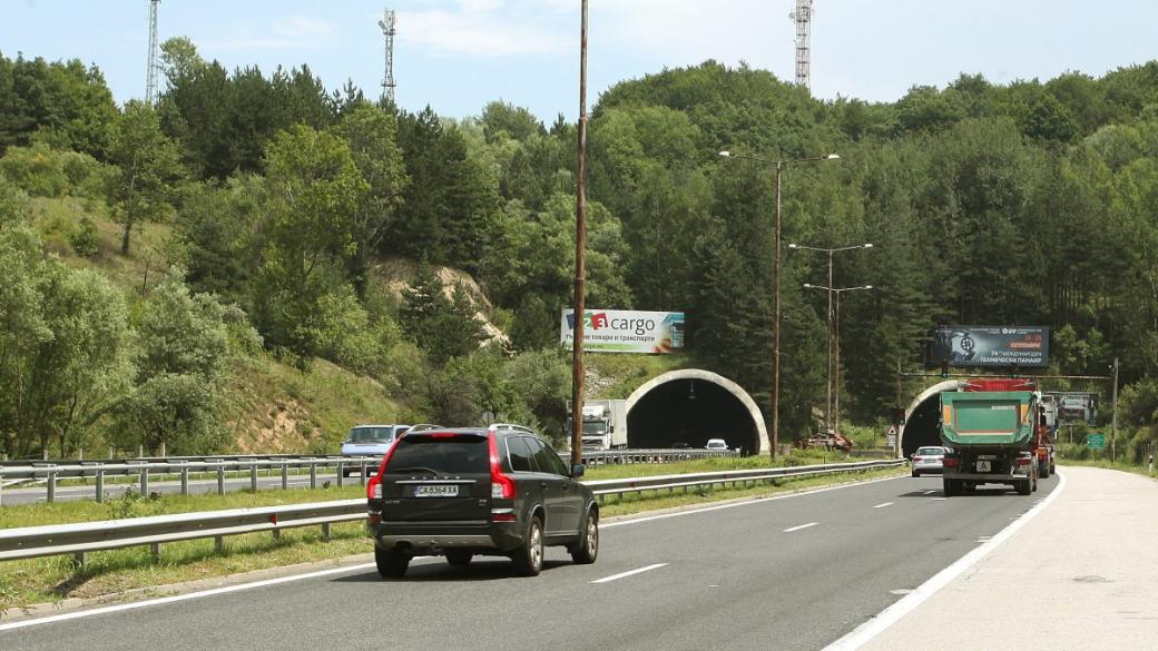 Отстранените по-рано компании отново искат да ремонтират тунел „Траянови врата“