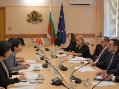 България договаря инвестиционно партньорство с Китай и три китайски компании