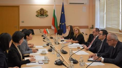 България договаря инвестиционно партньорство с Китай и три китайски компании