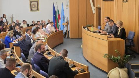 „Какистокрация“ и „политическа шизофрения“: Общинарите одобриха рекордния заем за София