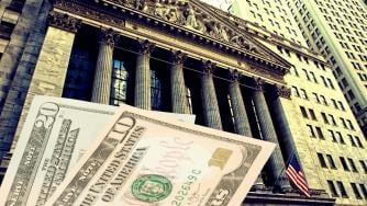 Разпродажбата на американски дълг се ускори, петролът скочи над 105 долара