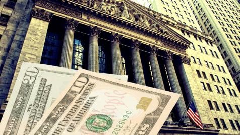 Разпродажбата на американски дълг се ускори, петролът скочи над 105 долара