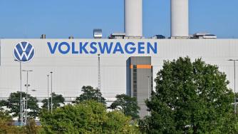 Volkswagen изпадна от водещия европейски борсов индекс