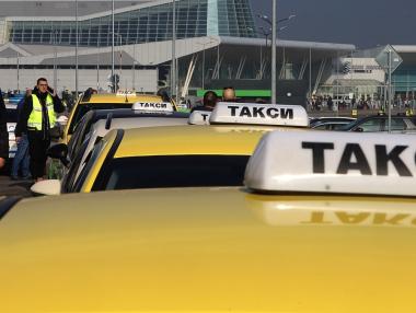 Столичната община коригира нагоре поскъпването при такситата