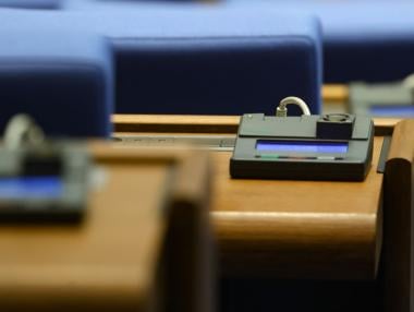 Парламентът одобри на първо четене новия таван при бързите кредити