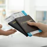 Увиване на паспортите във фолио срещу хакери – нова тенденция сред пътуващите