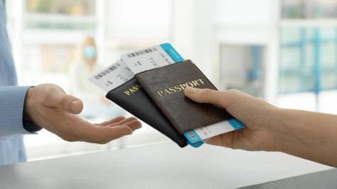 Увиване на паспортите във фолио срещу хакери – нова тенденция сред пътуващите