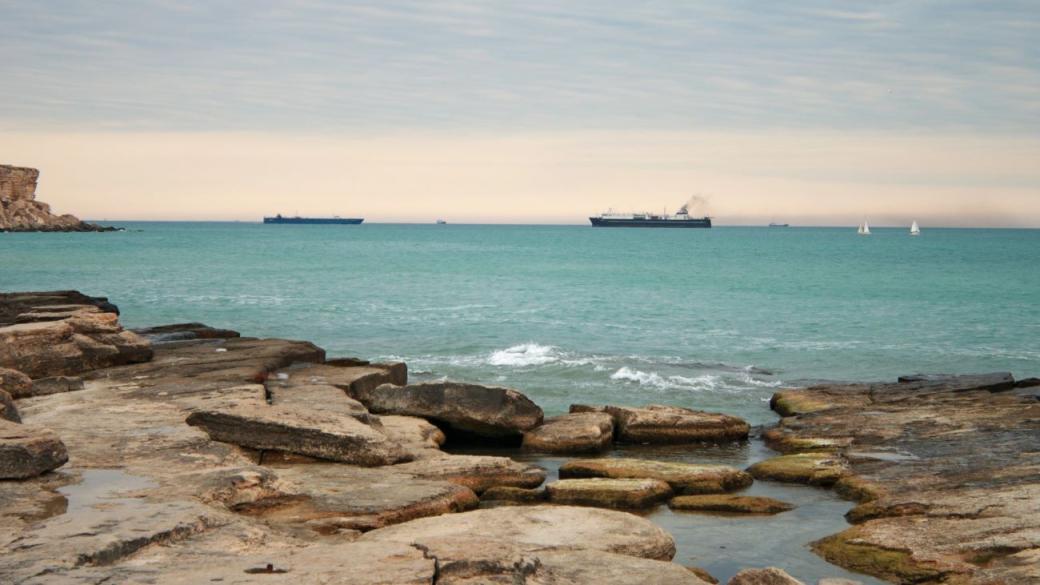 Морето изчезва, островите се множат: Какво се случва с Каспийско море?