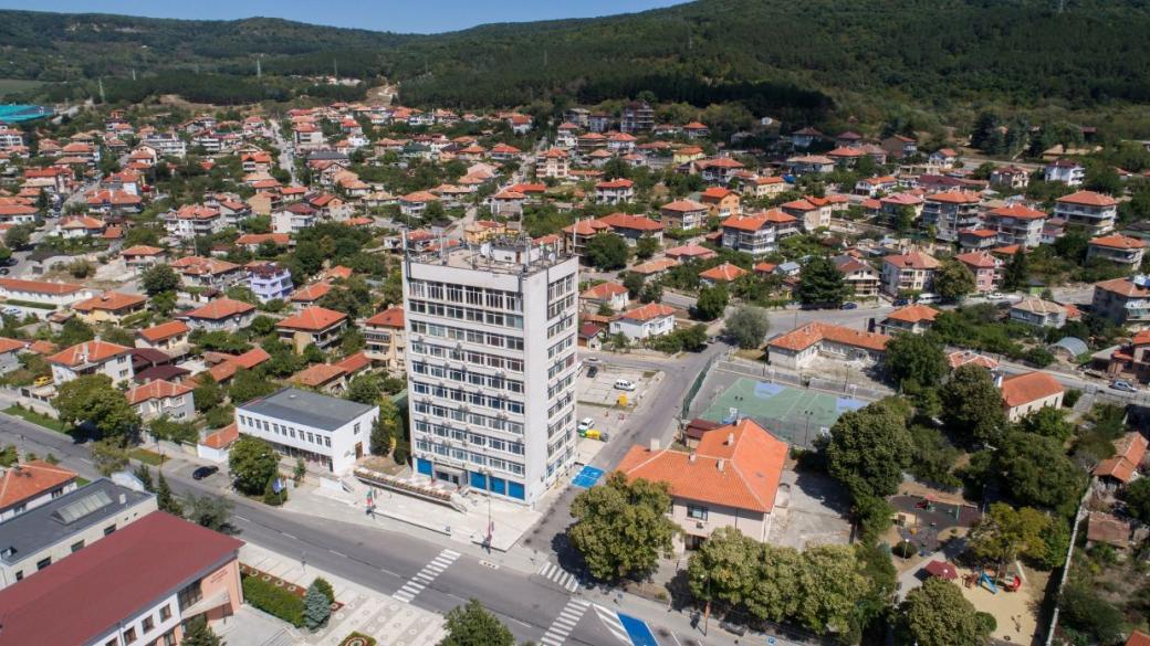 Държавата настъпва на пазарите на труд в малките населени места