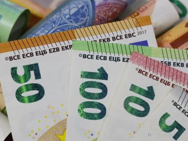 „Икономически обосновано“: Банковите такси може да поскъпнат заради данък „Свръхпечалба“