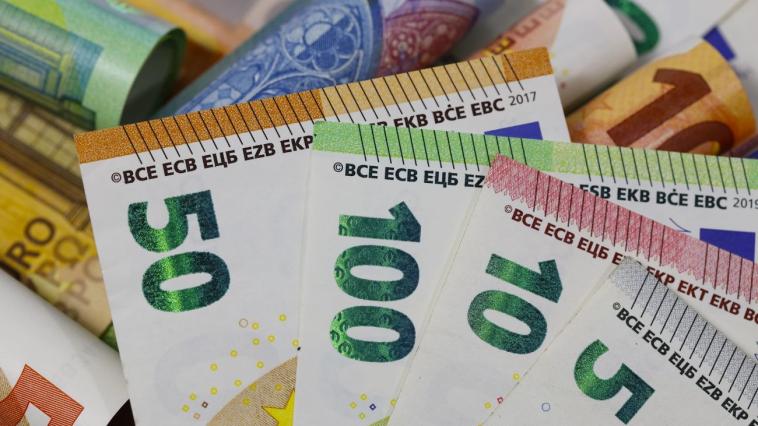 „Икономически обосновано“: Банковите такси може да поскъпнат заради данък „Свръхпечалба“