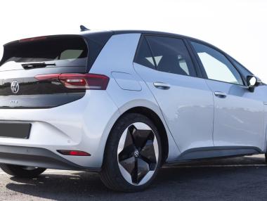 Volkswagen изтегля хиляди автомобили заради дефектни батерии