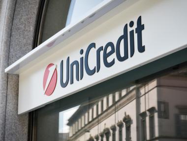 ЕЦБ разреши на UniCredit да поеме контрола над Commerzbank