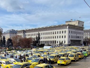 Становище на КЗК: Минималните тарифи на такситата ограничават ценовата конкуренция