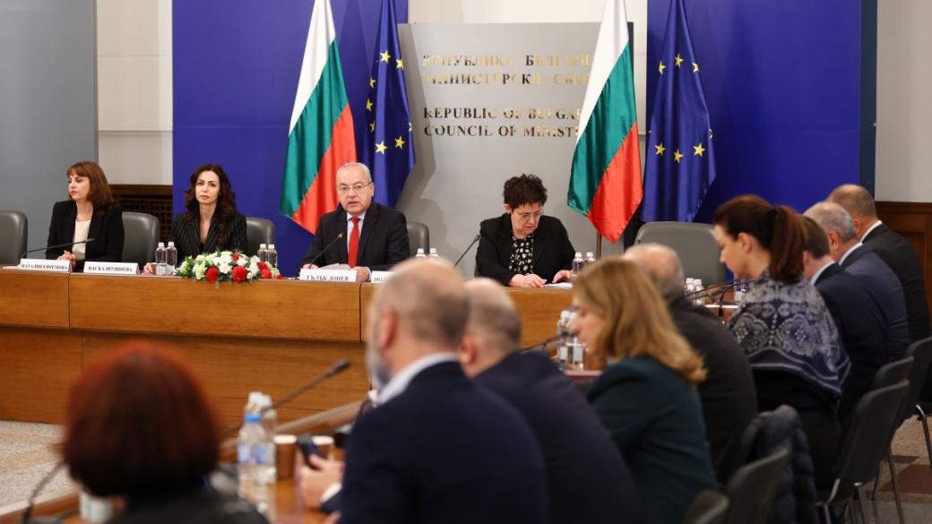 Вечерни новини: Критики към данъчните промени за 2027 г.; МФ смекчи акциза за мощните коли
