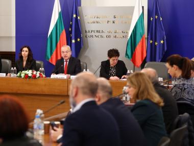 Вечерни новини: Критики към данъчните промени за 2027 г.; МФ смекчи акциза за мощните коли