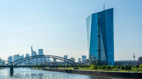 Банките в еврозоната затягат кредитирането и очакват по-строги ограничения