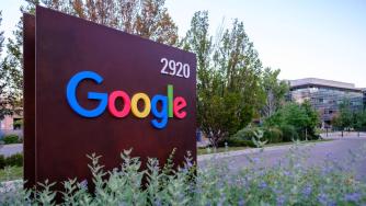 Разпродажба изпари 500 млрд. долара от капитализацията на Alphabet
