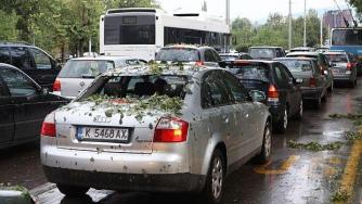 Опашките при застрахователите продължават