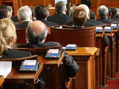 Парламентът не преодоля президентското вето за търговските вериги