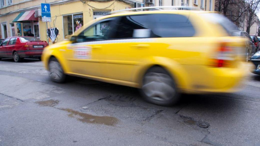 Таксиметровите фирми доволни, че колите стават на 15 год.