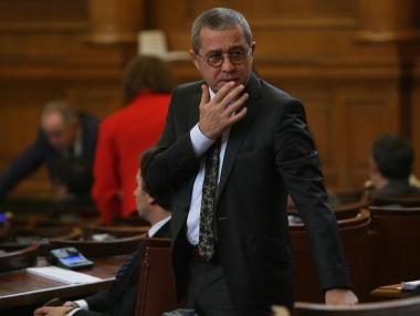 От 2 до 5 г. затвор за всяване на паника за банките