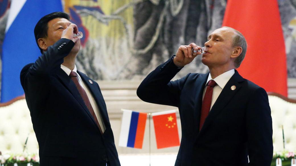 Санкциите тласкат Русия към заем от Китай за 