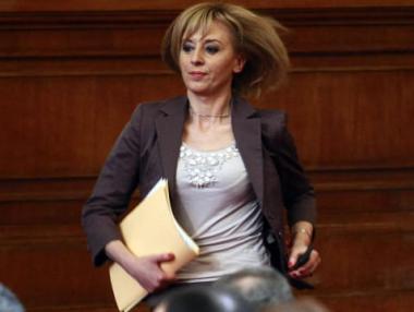 Добре е жена да поведе БСП в тази криза