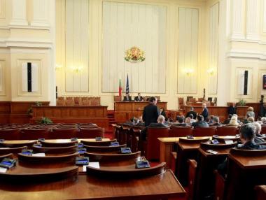 Парламентът се събира за оставката на Орешарски