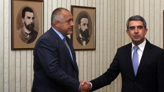 Президентът връчи мандата на Борисов, той го върна веднага