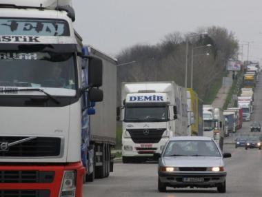 Ограничават движението на камиони заради туристическия сезон