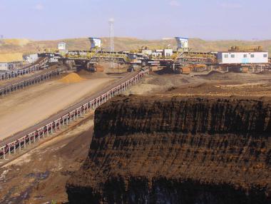 Добивът на въглища е почти утроен през май