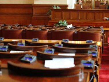 Парламентът не събра кворум и в петък