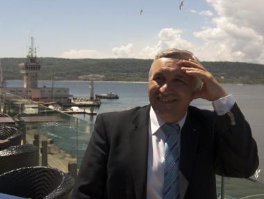 Рехабилитирани са навигационните съоръжения в пристанище Варна