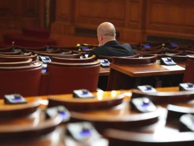 Парламентът гласува бюджетите на държавата и на НЗОК
