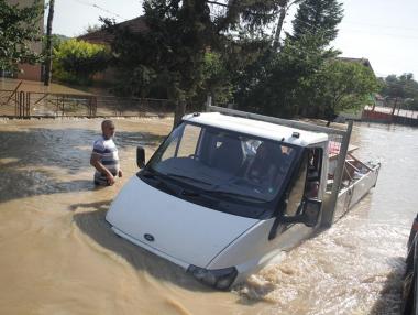 Кметът на Мизия: Водата е дошла от преливащ язовир