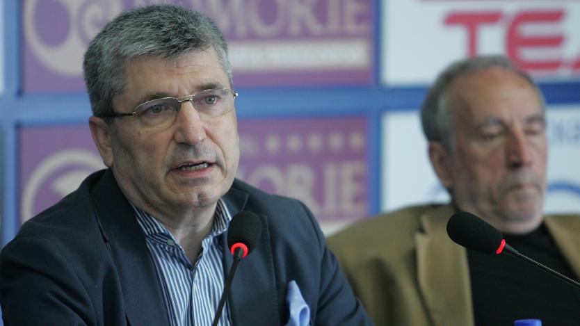 Пролуки в санкциите на ЕС спасяват VTB Capital и