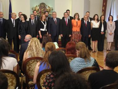 Кой кой е в служебния кабинет