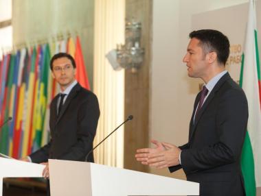 Даниел Митов ще урежда Кристалина Георгиева и банковия надзор