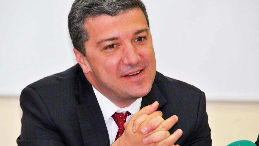 Борисов към Стойнев: „Уестингхаус“ нямат нито реактор, нито пари