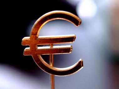 Еврото на загуба втори пореден ден